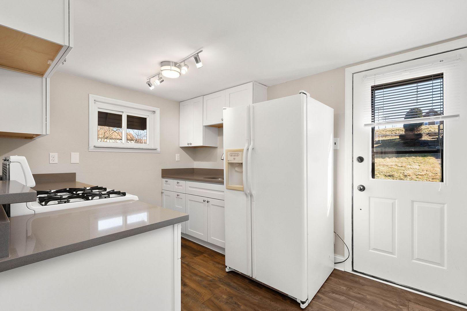 Score 50 Off 1St Month S Rent If Signed By August 28 Beautiful 2 Bedroom Home In Port Vue Available Now – photo 1 of 27
