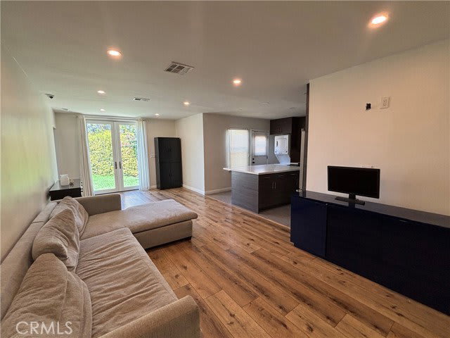 6529 Aura Avenue – photo 1