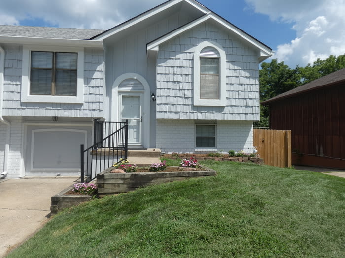 5901 Creek View Drive – photo 1 of 23