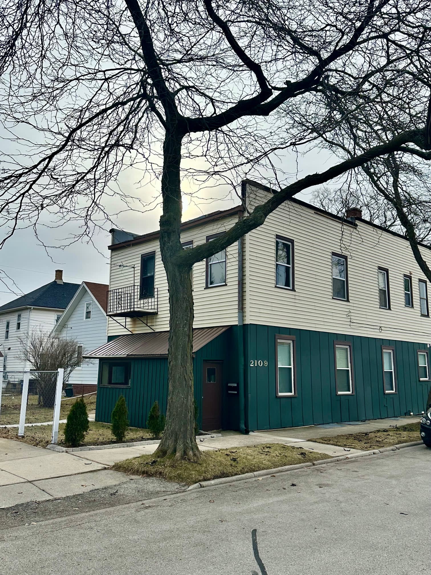 720 Goold Street – photo 1