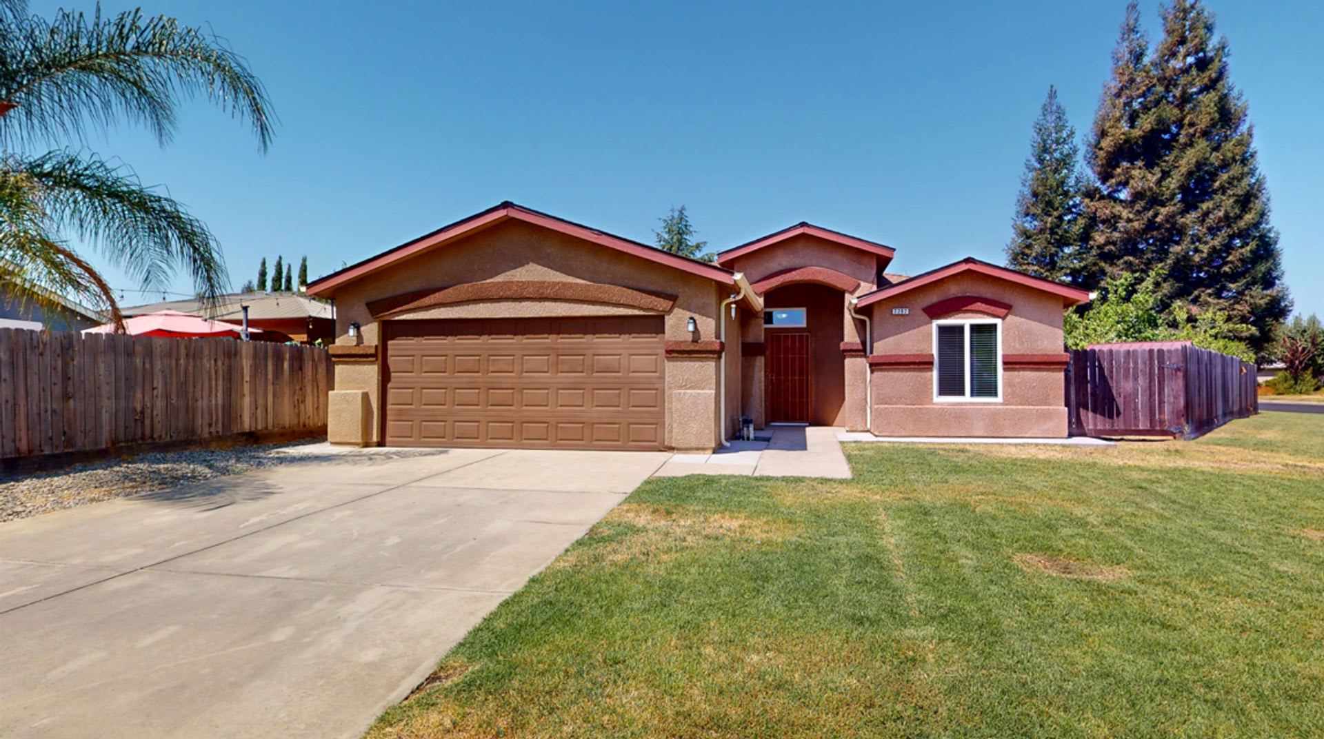 Charming Spacious 3BD/2BA House in the Desirable Neighborhood of Clovis!! – photo 1