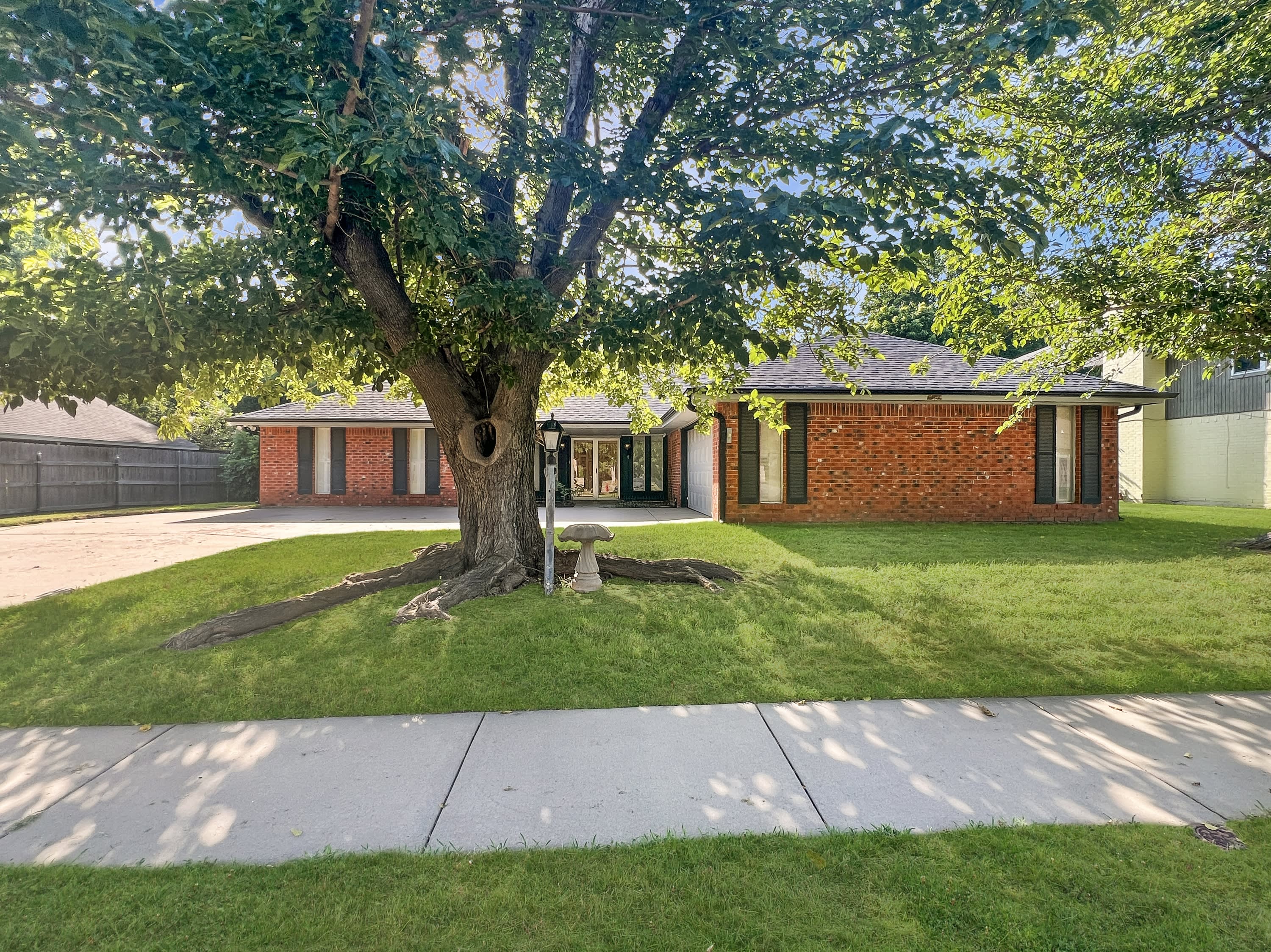 2604 Northeast Garden Lane – photo 1