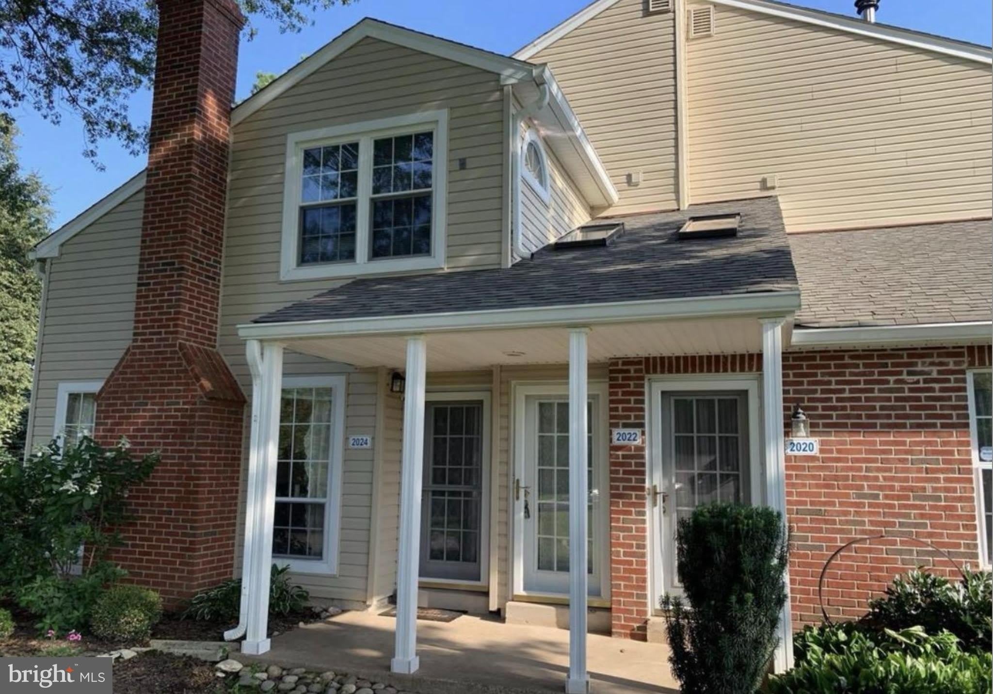 2022 BEACON HILL Drive – photo 1 of 8