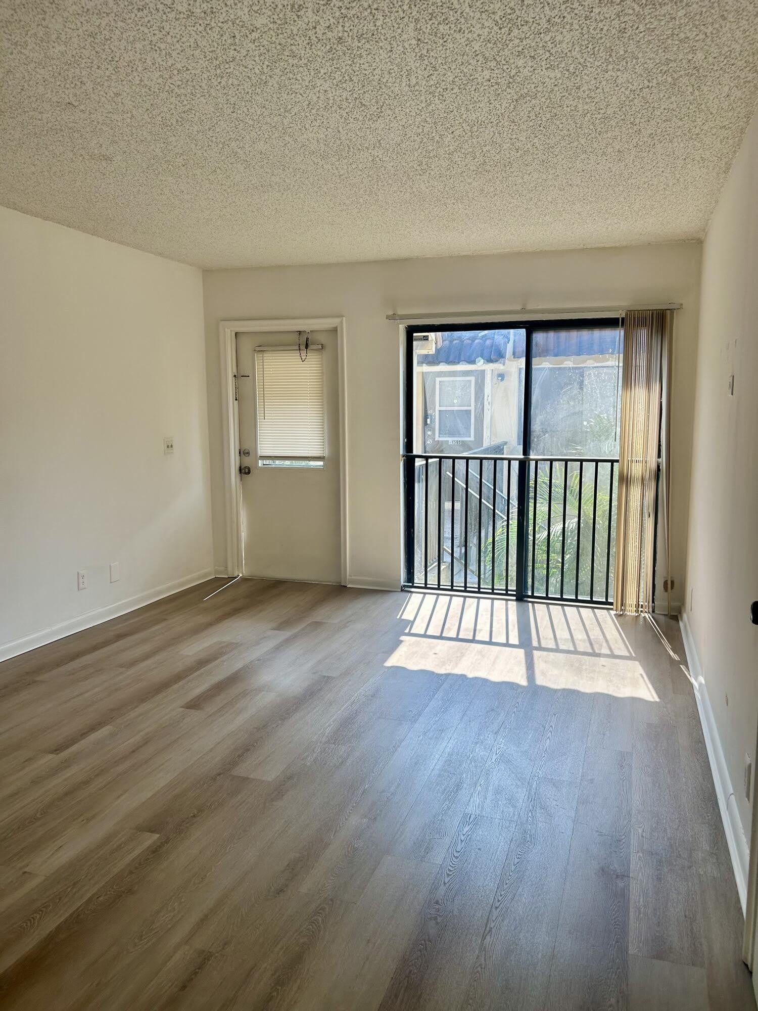11606 Royal Palm Boulevard – photo 1 of 23