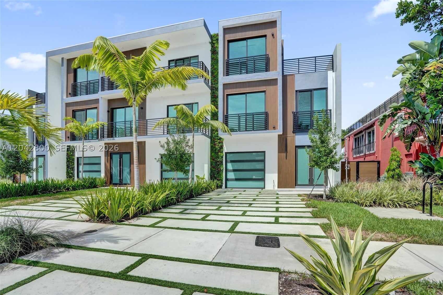 1825 NE 26th Ave – photo 1