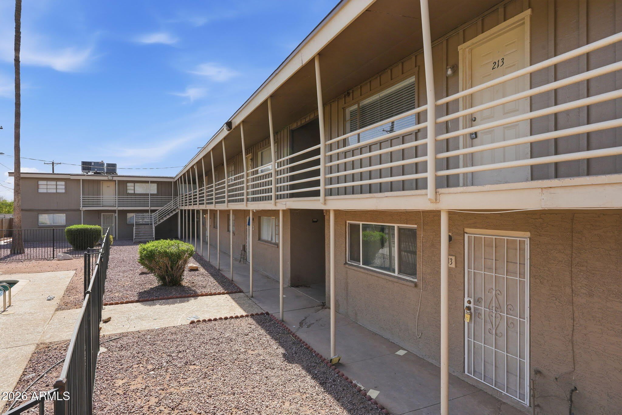 2150 W MISSOURI Avenue – photo 1