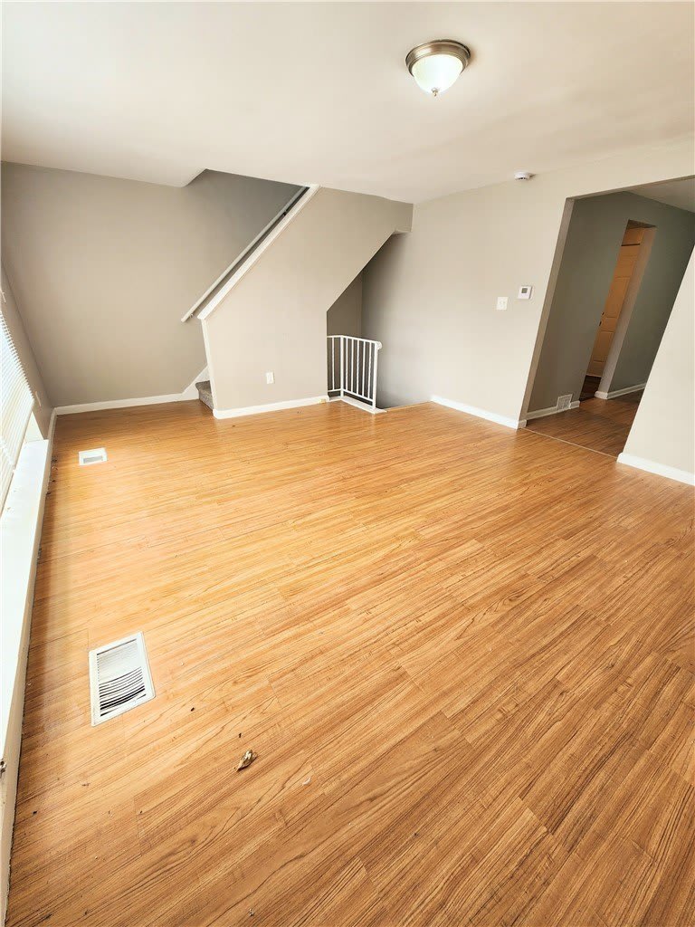 459 Idlewood Rd – photo 1 of 6