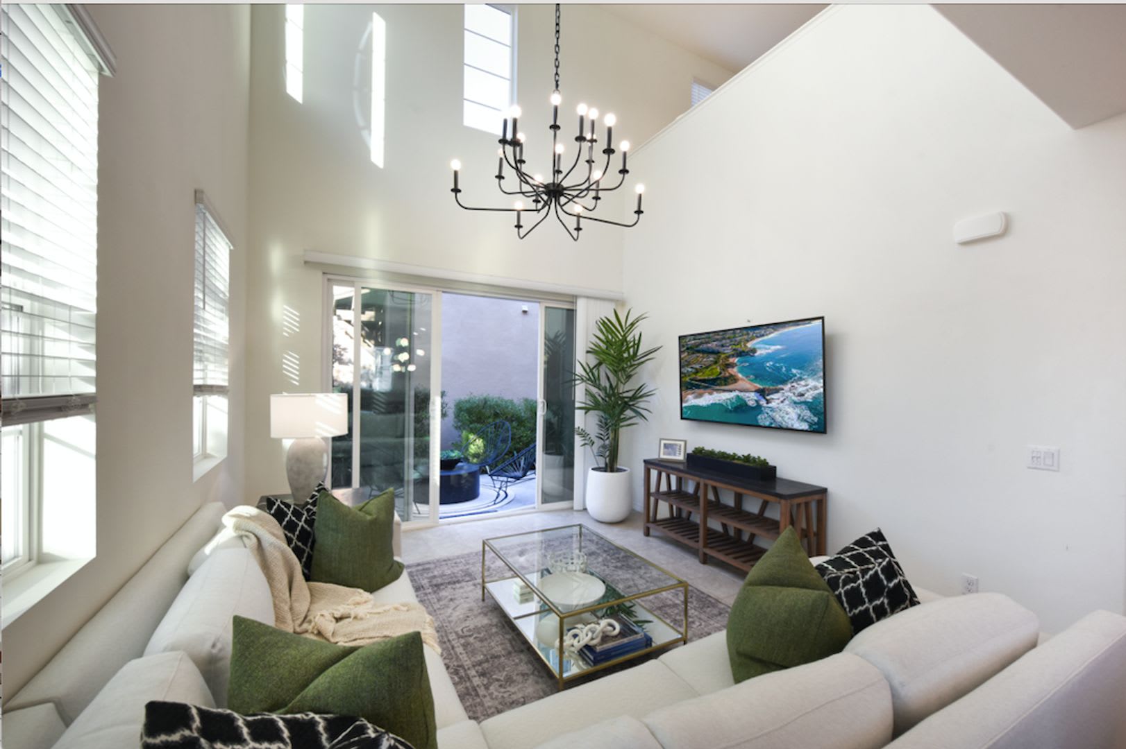 7075 Montecito Ln – photo 1 of 54