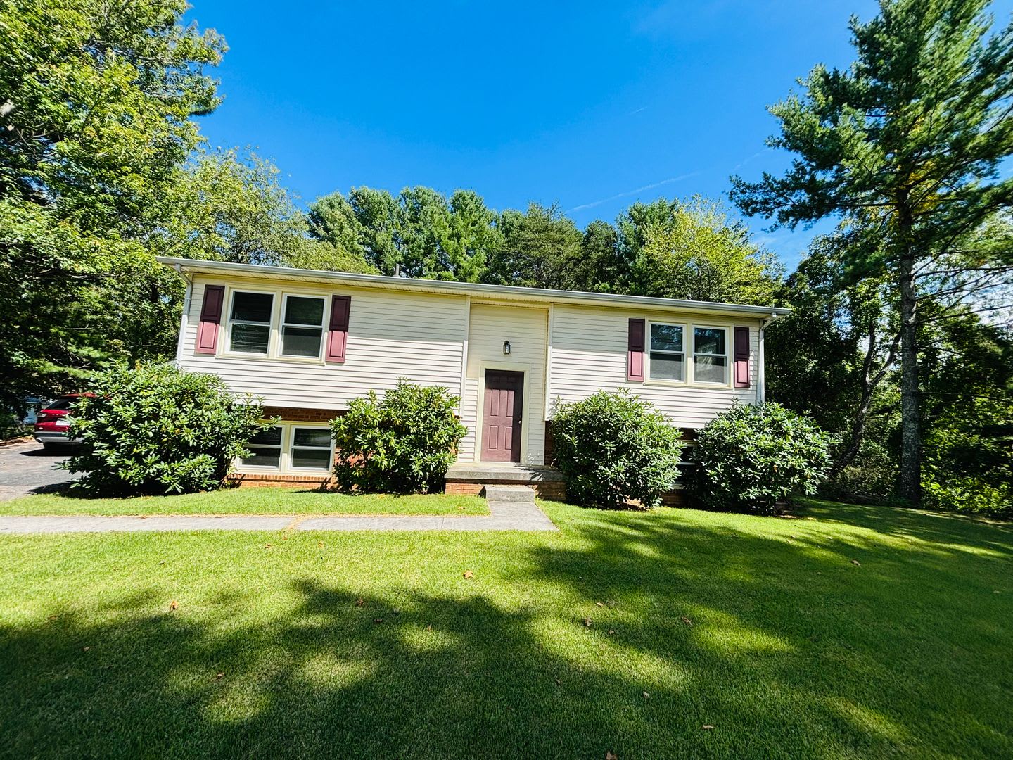 4 Bedroom, 2 Bathroom House – photo 1