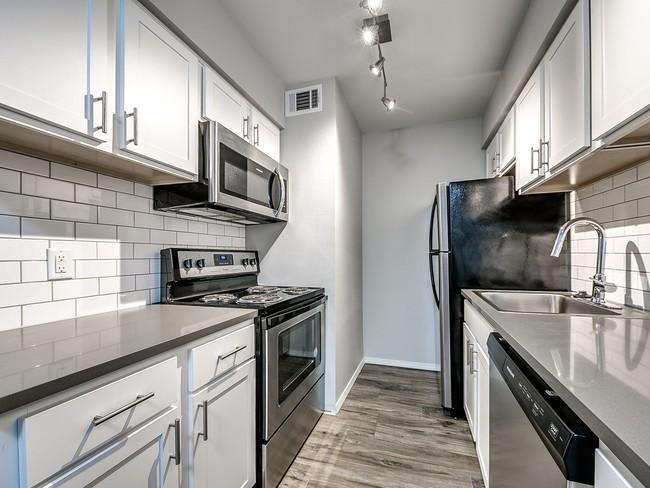 2070 Broadway – photo 1