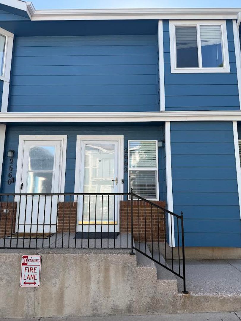 Beautiful 2bd, 2 ba 1,365 sq. ft. Condo, New Paint and Carpet, Fenced Yard, Close to Everything – photo 1