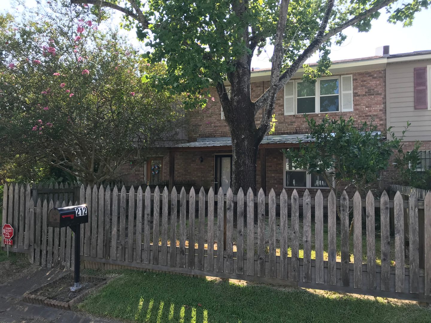 Three Bedroom, 2.5 Bathroom, Covered parking for 2 – photo 1