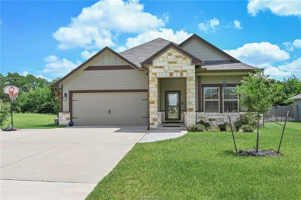 2042 Rock Ridge Avenue – photo 1