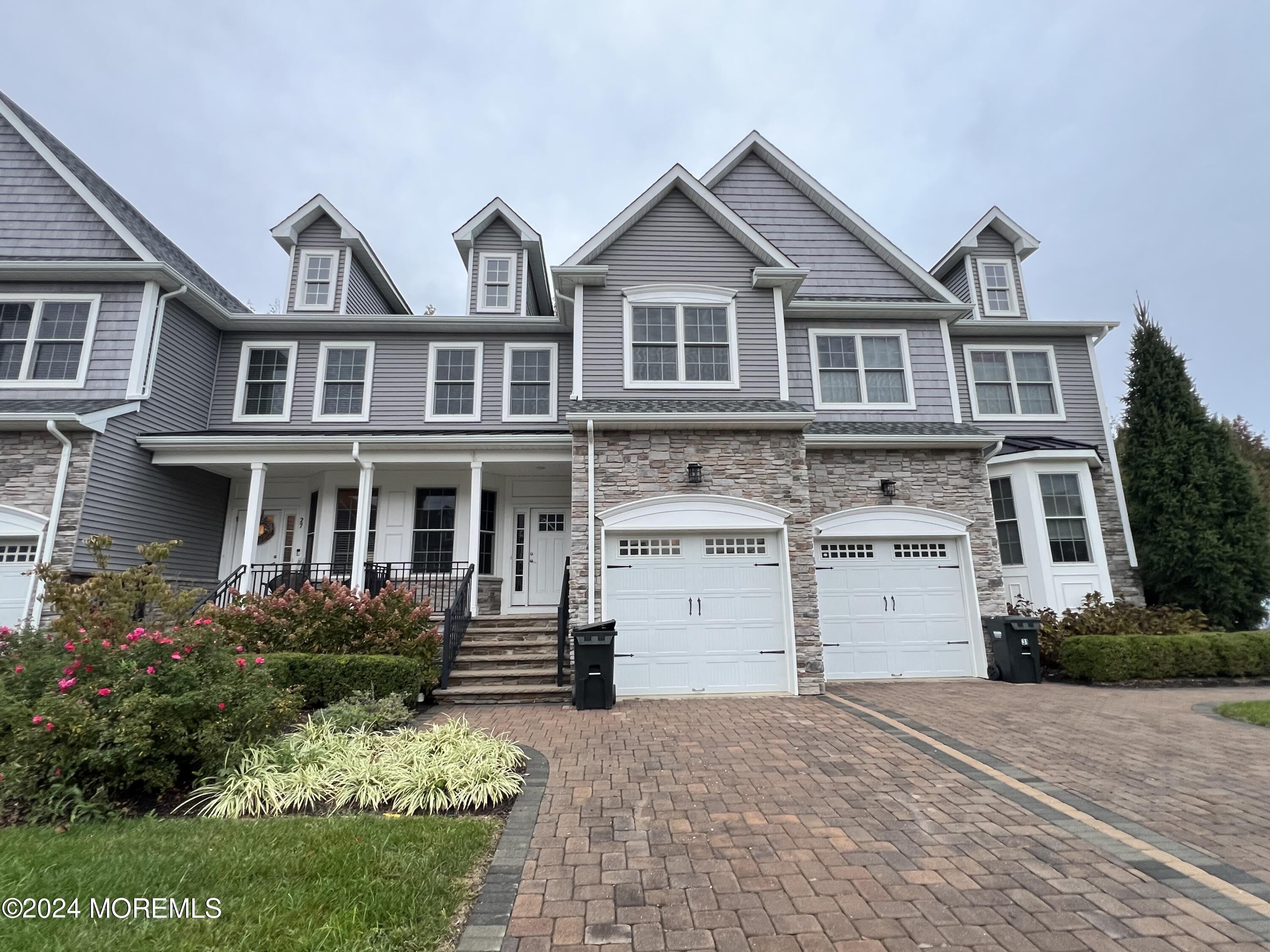 29 Mccormick Avenue N – photo 1 of 20