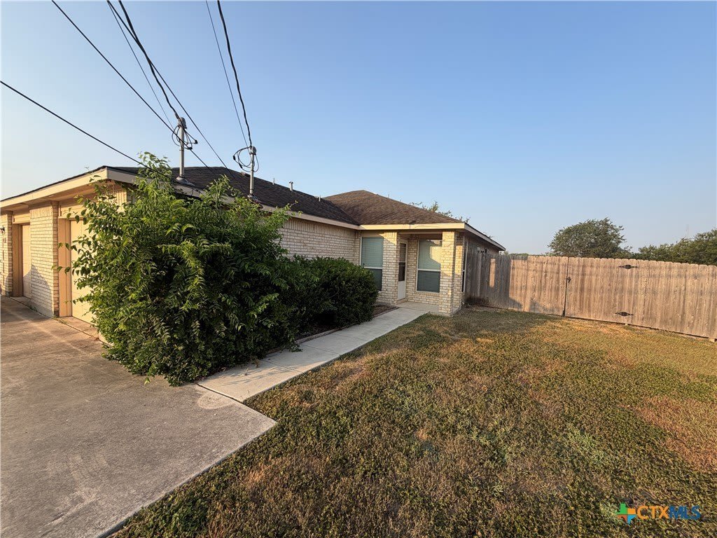 2752 Fm 1044 – photo 1 of 17