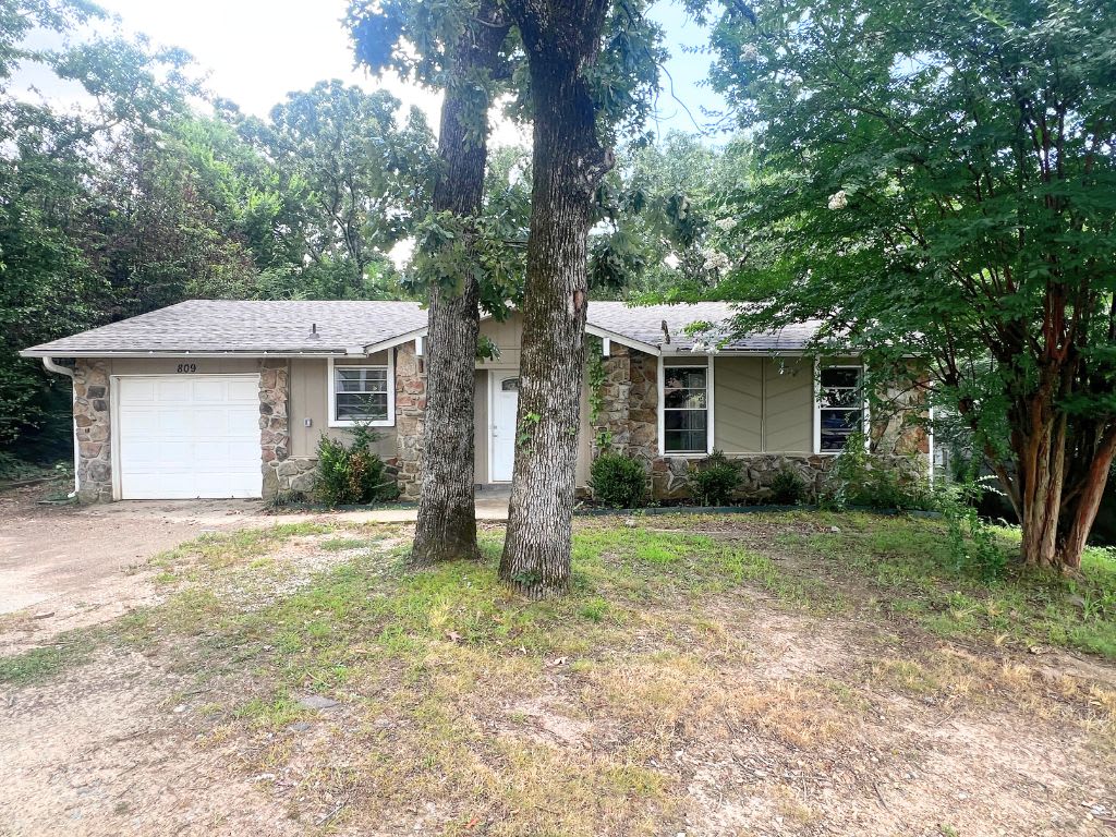 809 Nicole Dr – photo 1