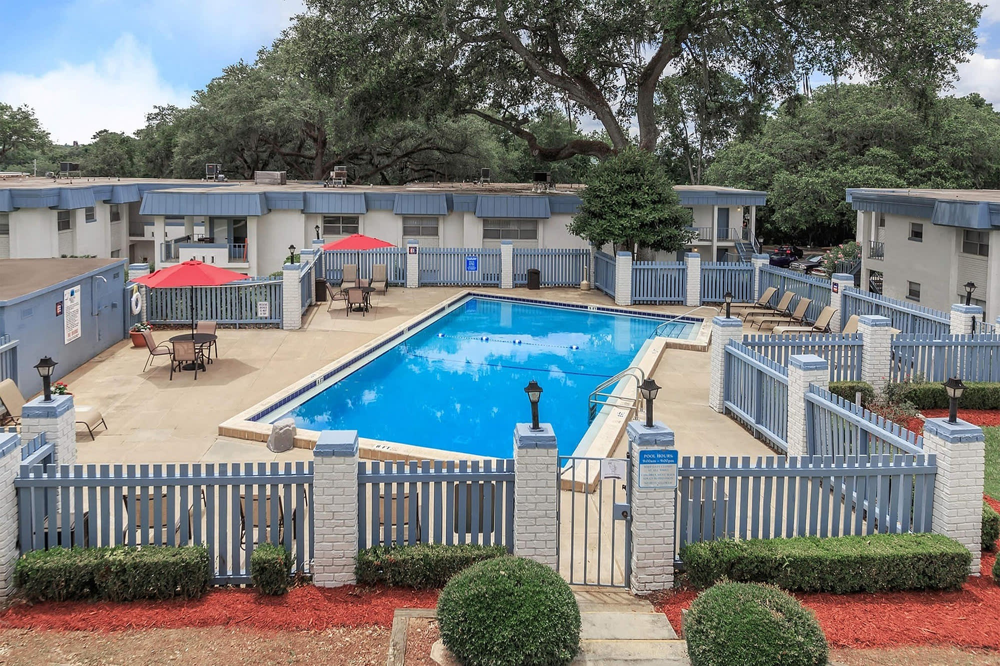Rolling Hills Apartments – photo 1