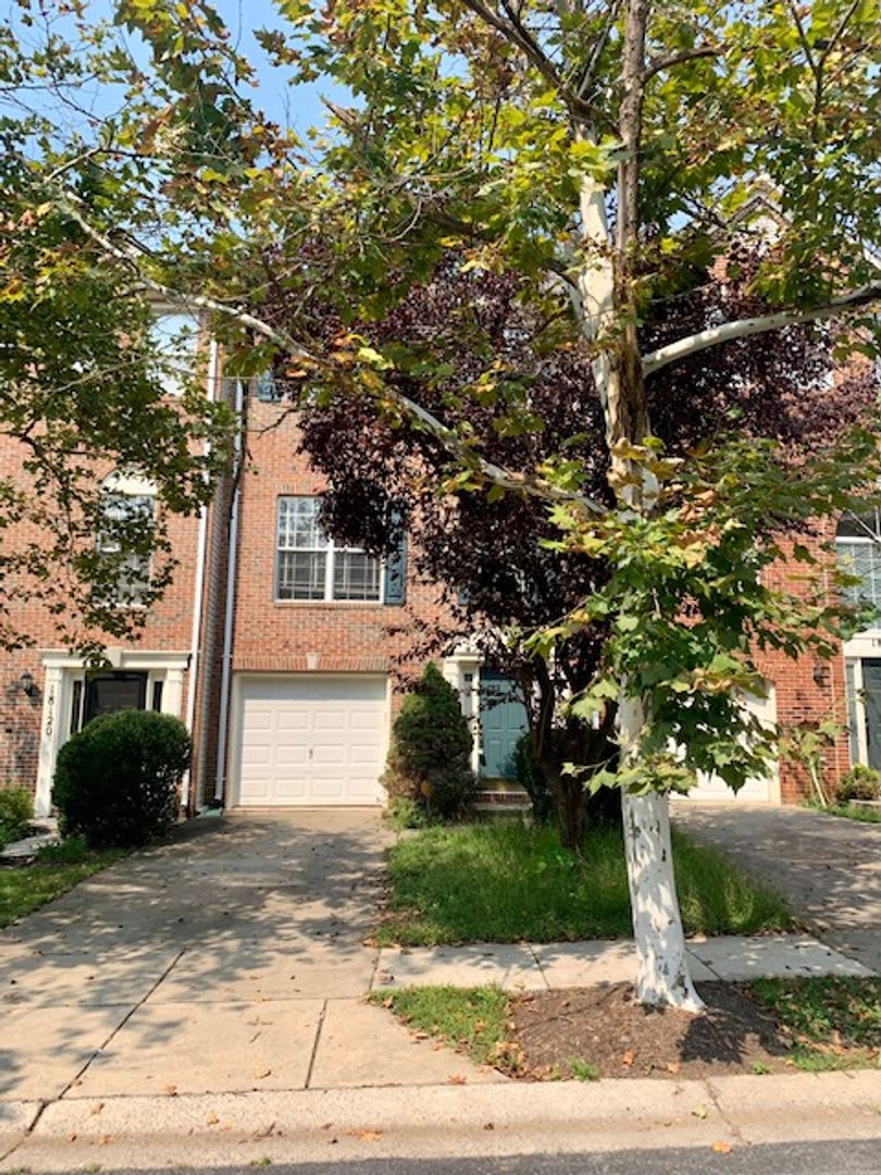 Beautiful 3 BR 2 FB, 2 HB with garage, deck, patio, come see! – photo 1