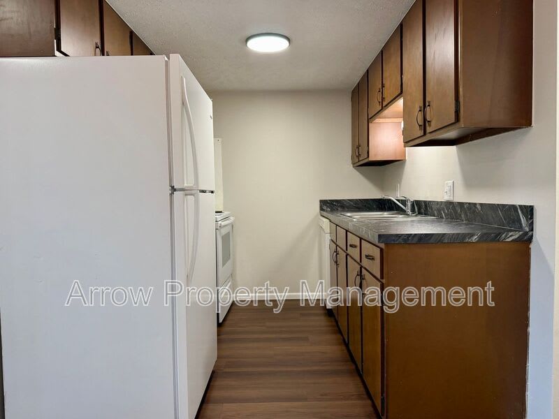 2338 Lynn Street 12 – photo 1 of 243