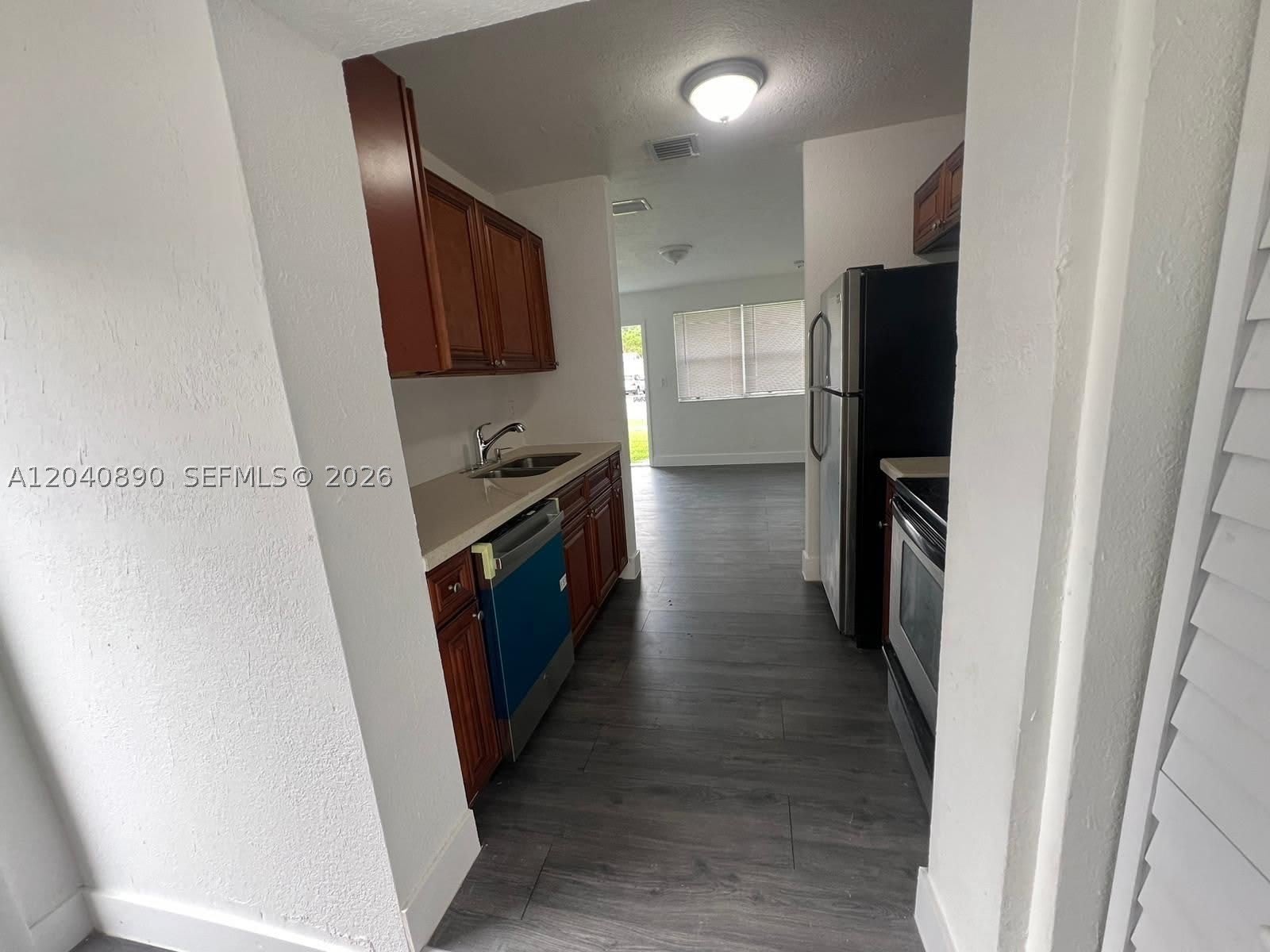 3251 SW 56th Ave – photo 1 of 19