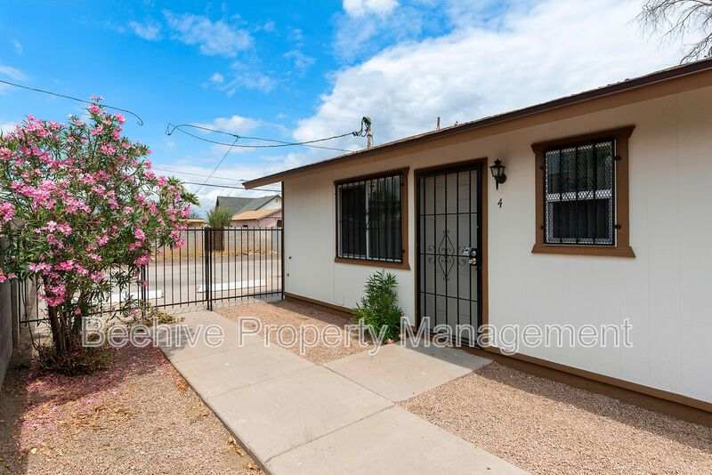 1324 E Taylor St – photo 1