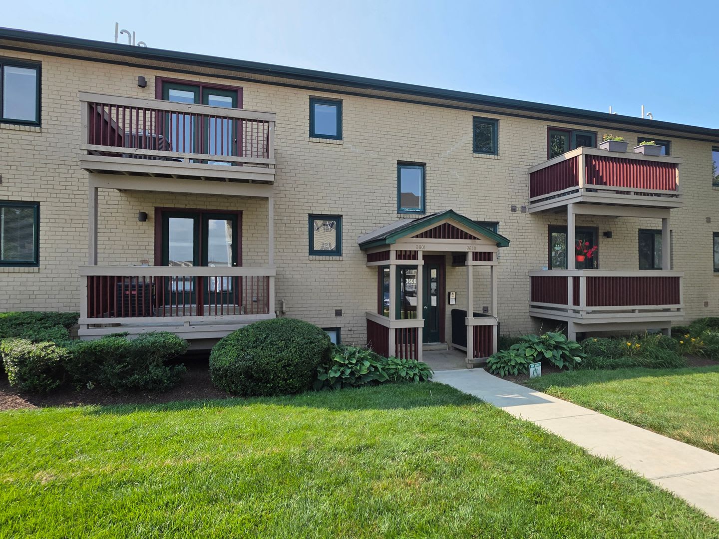 Cozy 1 Bedroom Apartment Available Now – photo 1 of 12