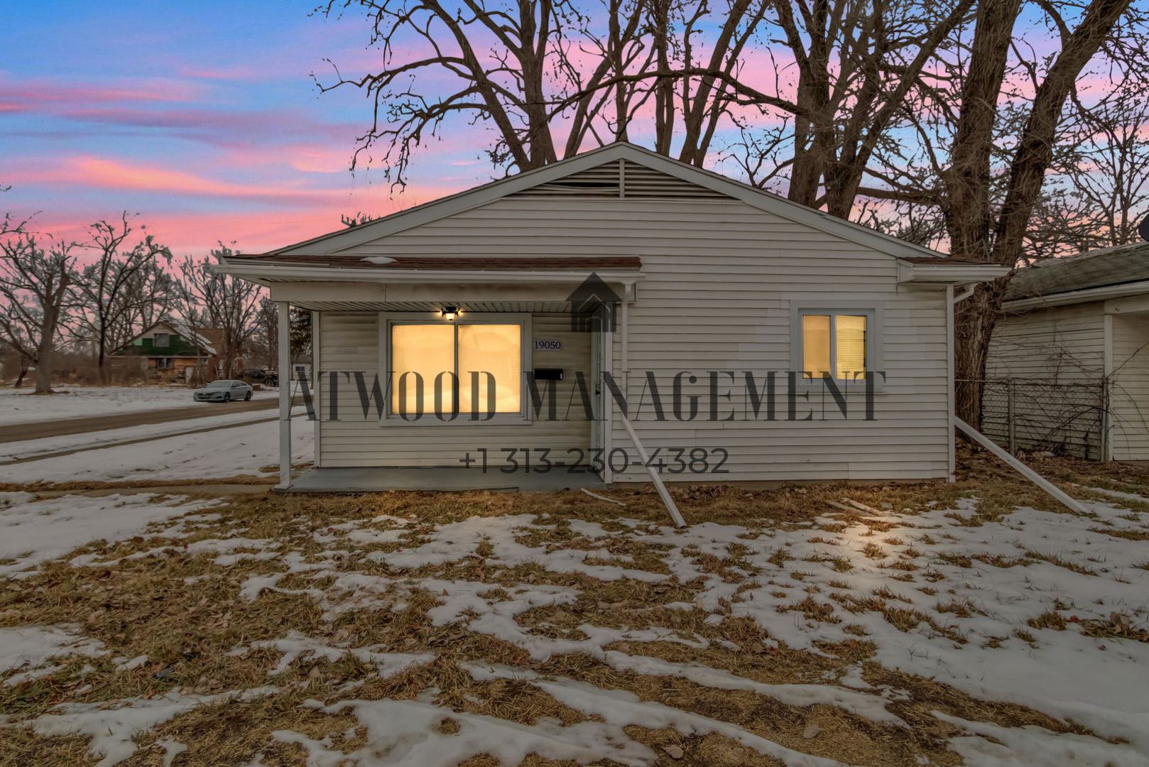This beautifully updated 3-bedroom, 1-bath single-family home is ready for move-in! – photo 1