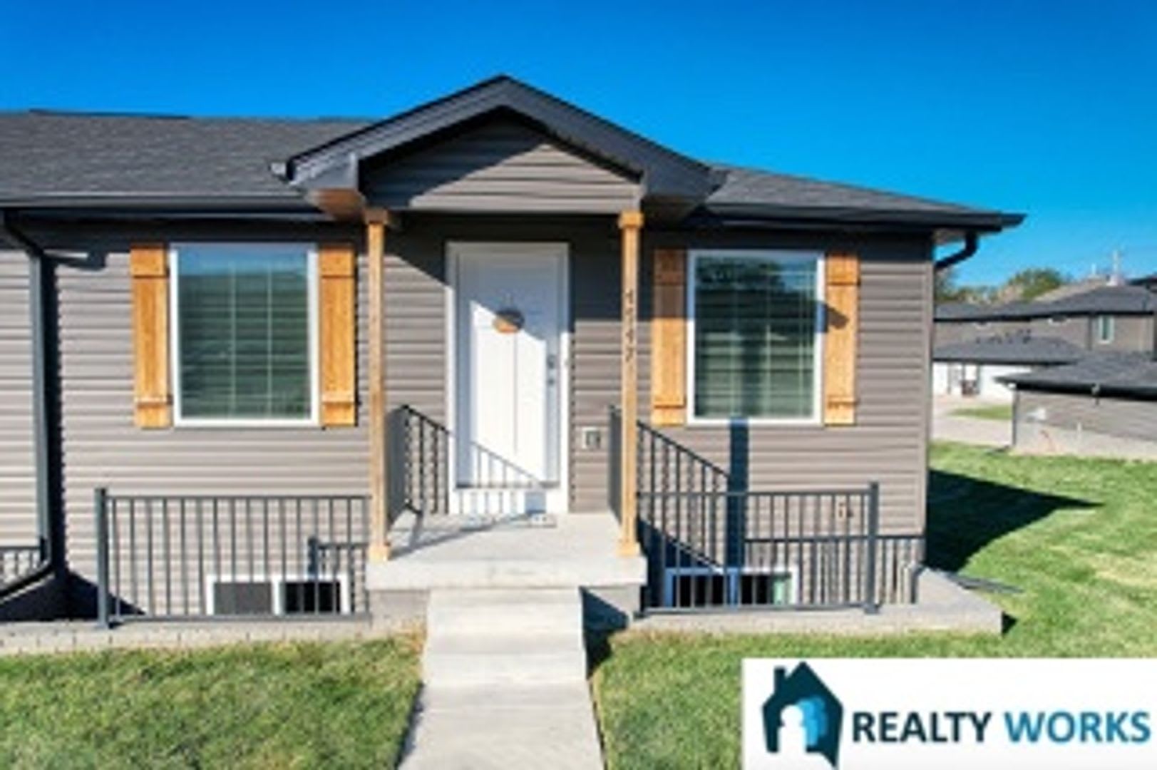 3 Bedroom, 2.5 Bath townhome in great location – photo 1