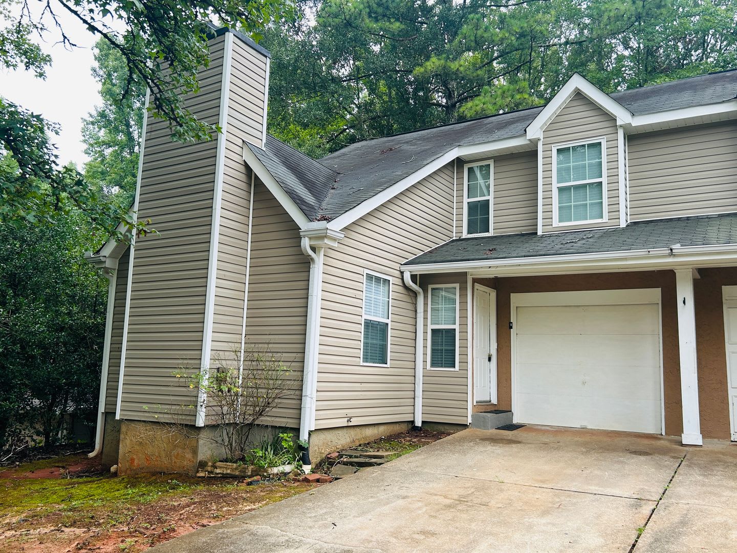 Welcome Home Great Location 2 Bed 1 5 Bath Large Kitchen Parking For 2 Lots Of Privacy W D Hookups Must See – photo 1 of 22