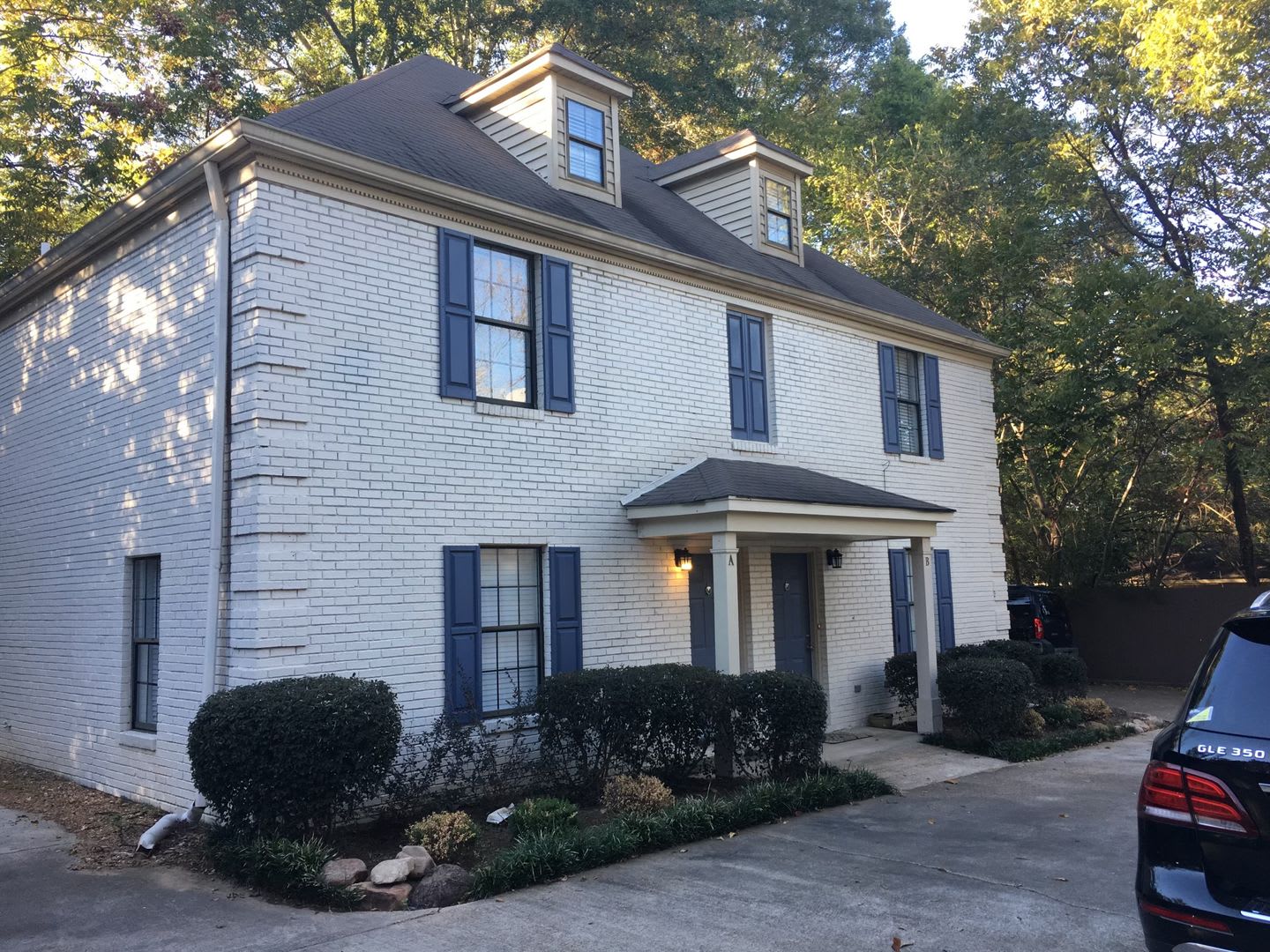 Roommate Needed!! Walk to the Square! Available NOW... – photo 1 of 18