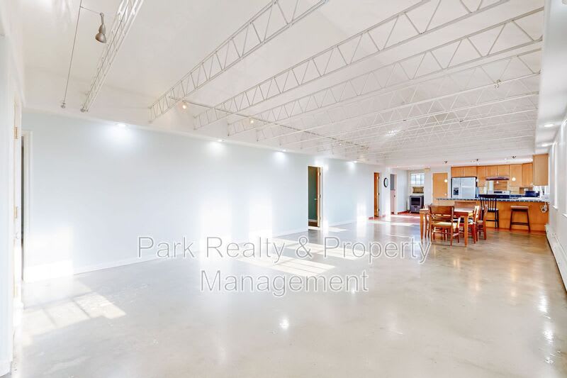 1301 W Dakota Ave – photo 1