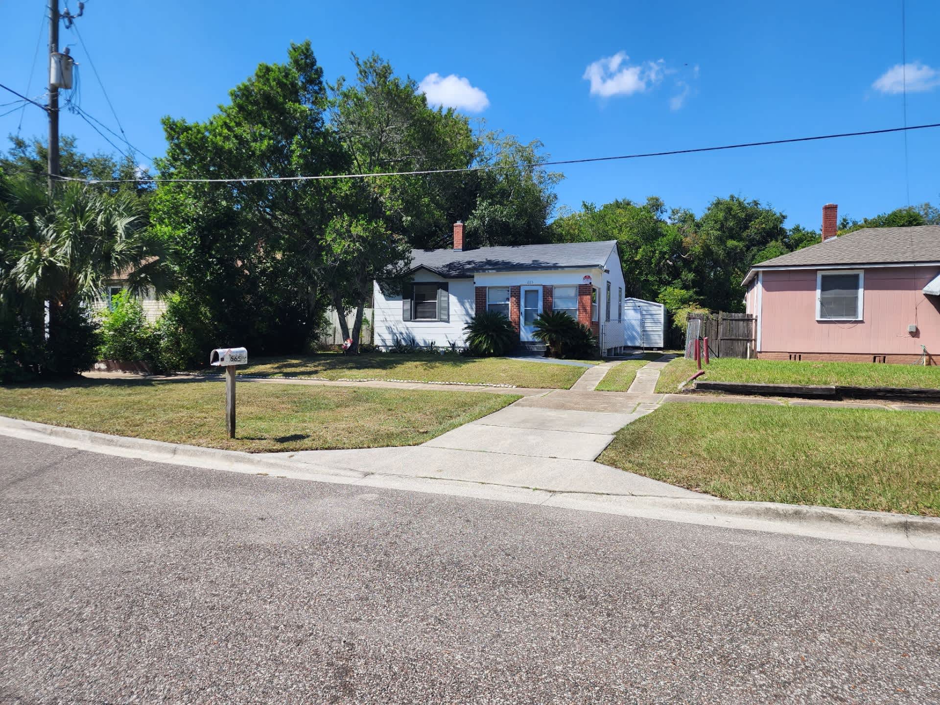 665 Chestnut Dr – photo 1
