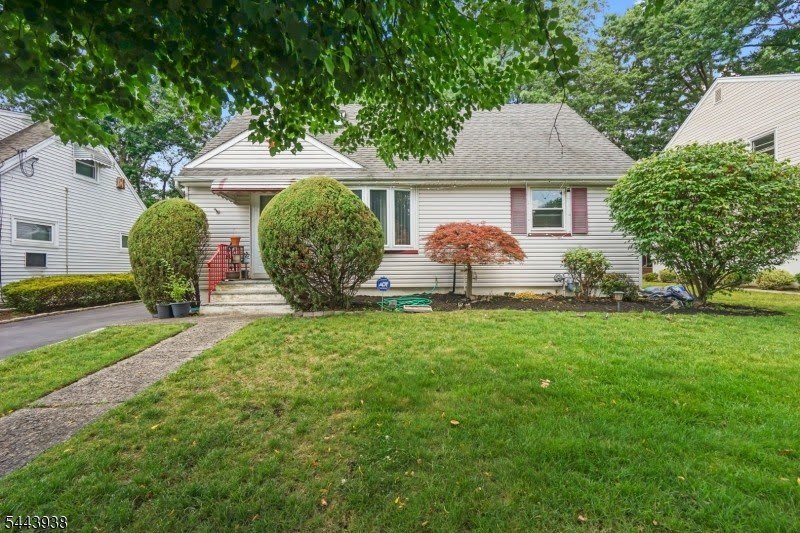 57 Ivanhoe Ter – photo 1 of 37