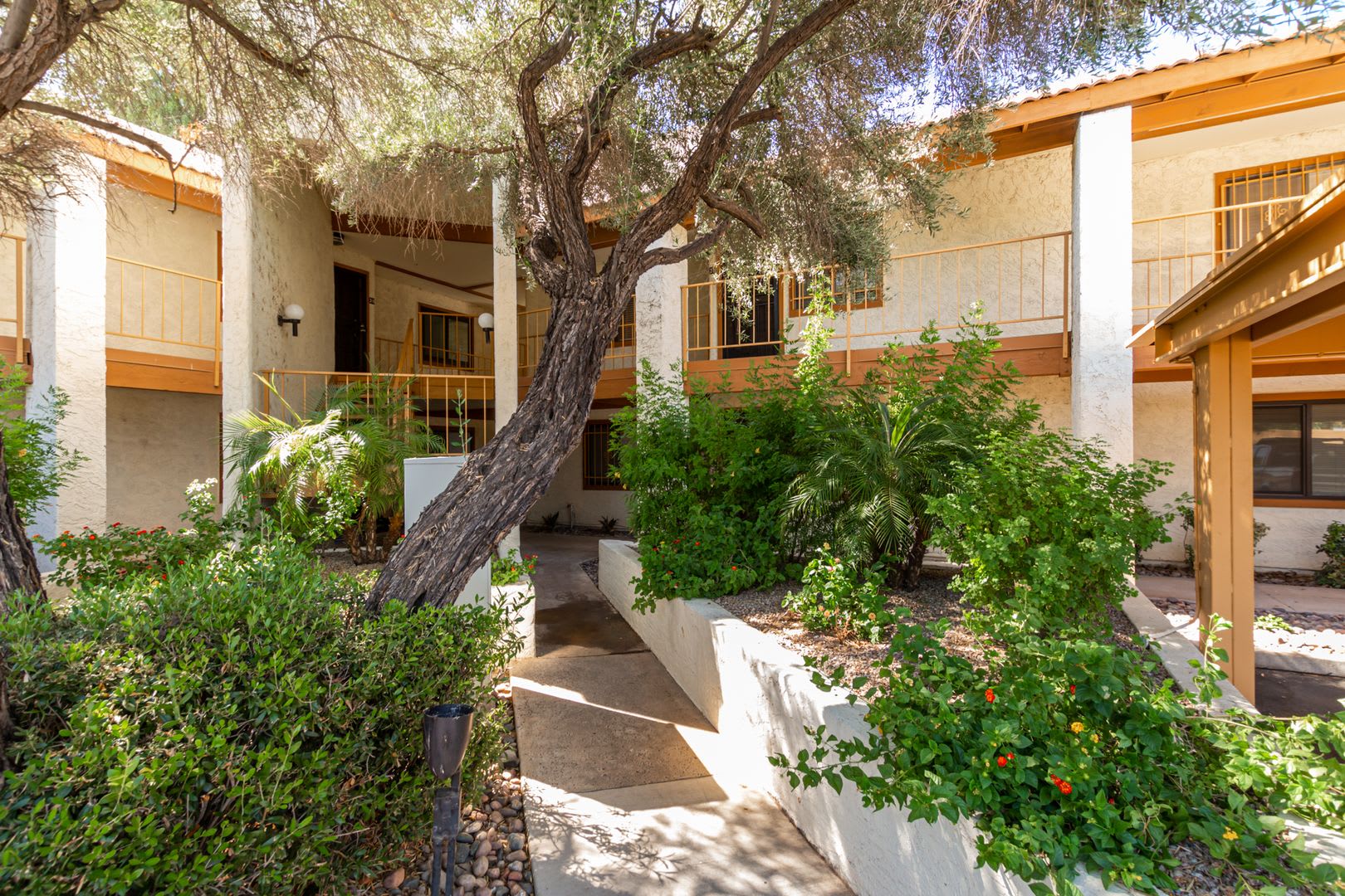 Gated 2 Bed 2 Bath Condo With Gold Course Views – photo 1