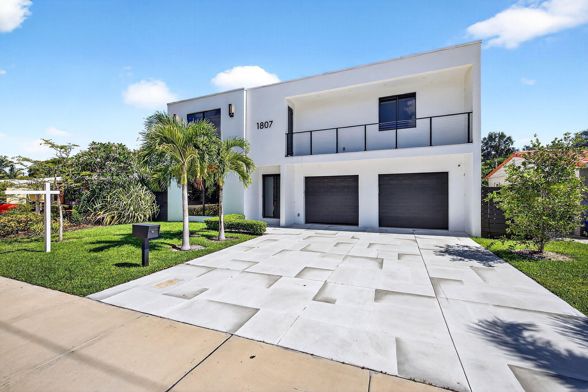 1807 Ne 18Th Street – photo 1