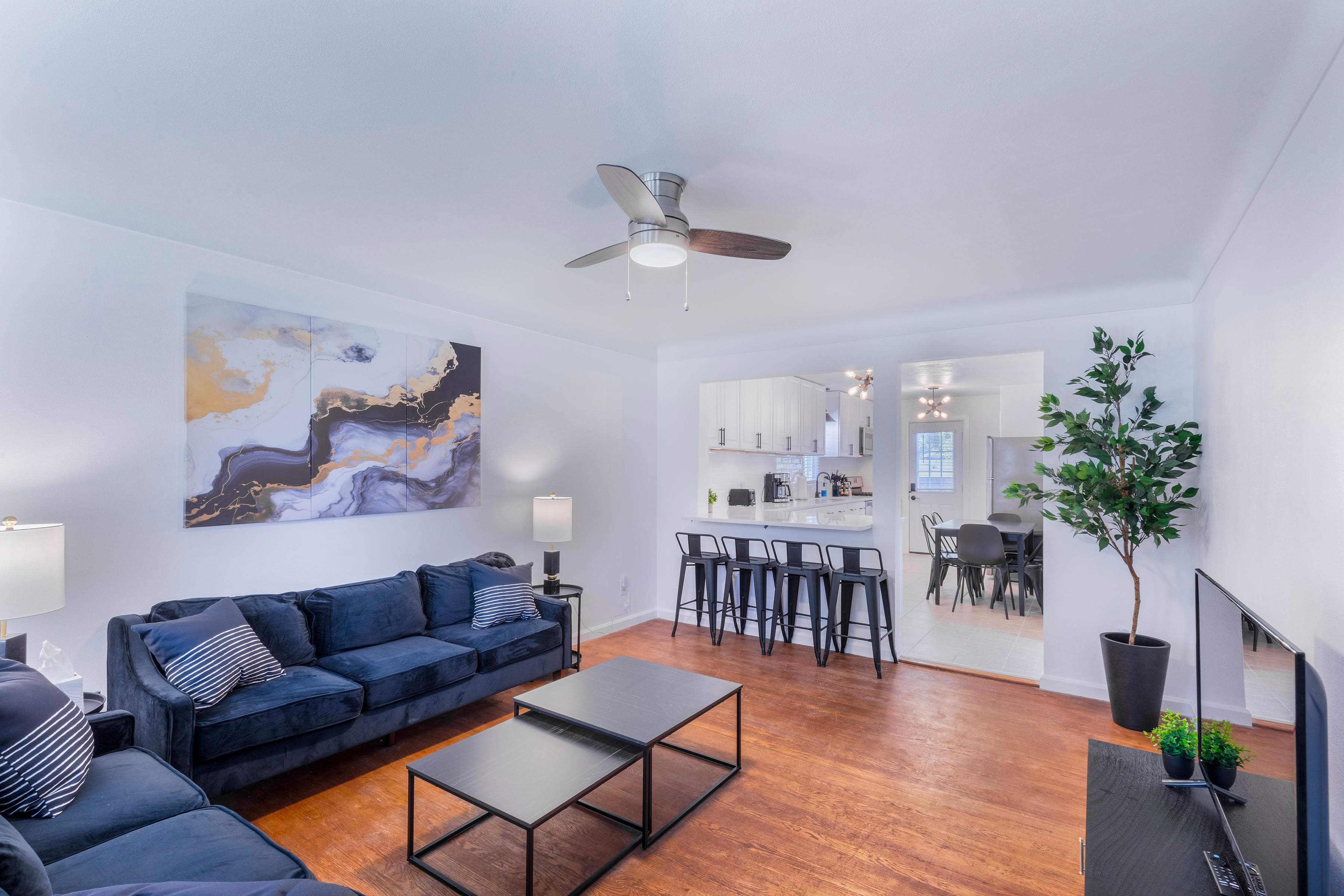 6042 Hancock Ave – photo 1 of 32