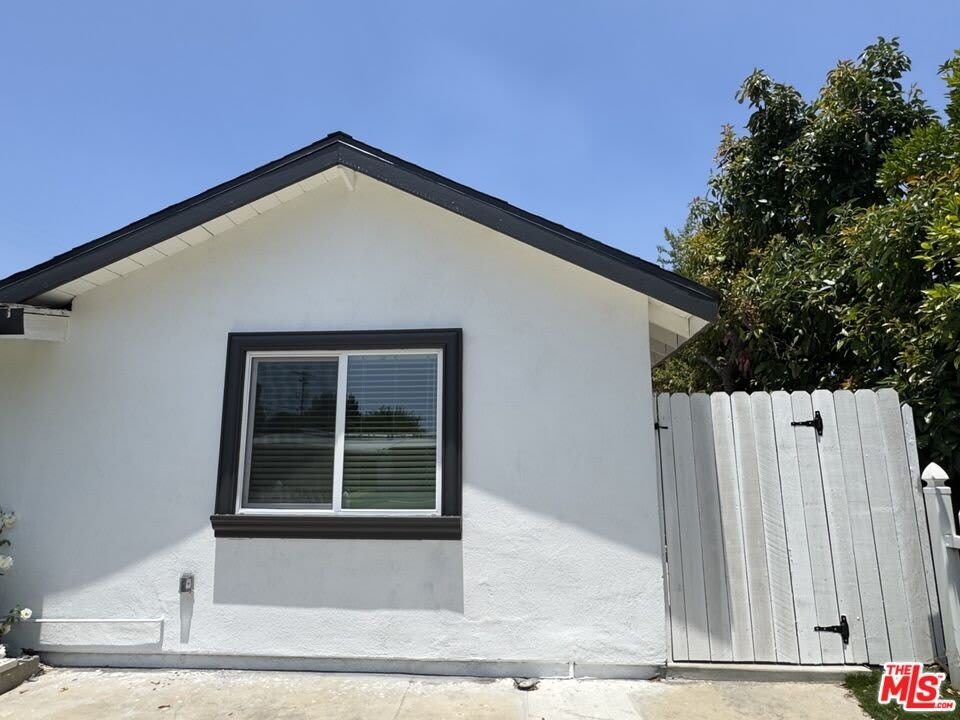 19459 Keswick St – photo 1