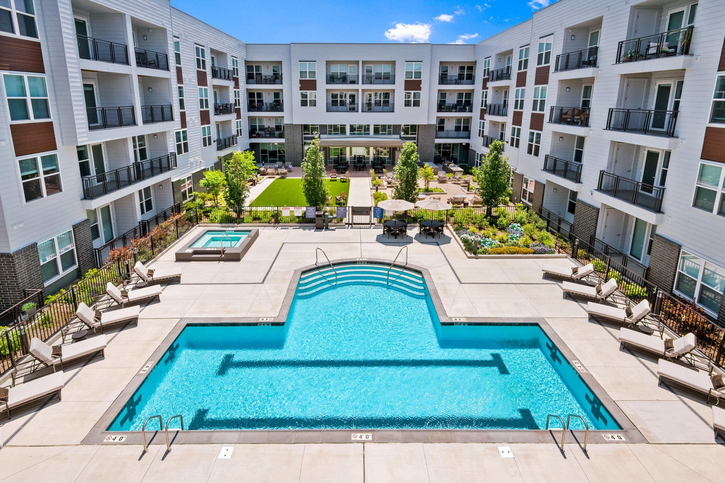 Everleigh Vernon Hills 55 Active Adult Apartment Homes – photo 1 of 96