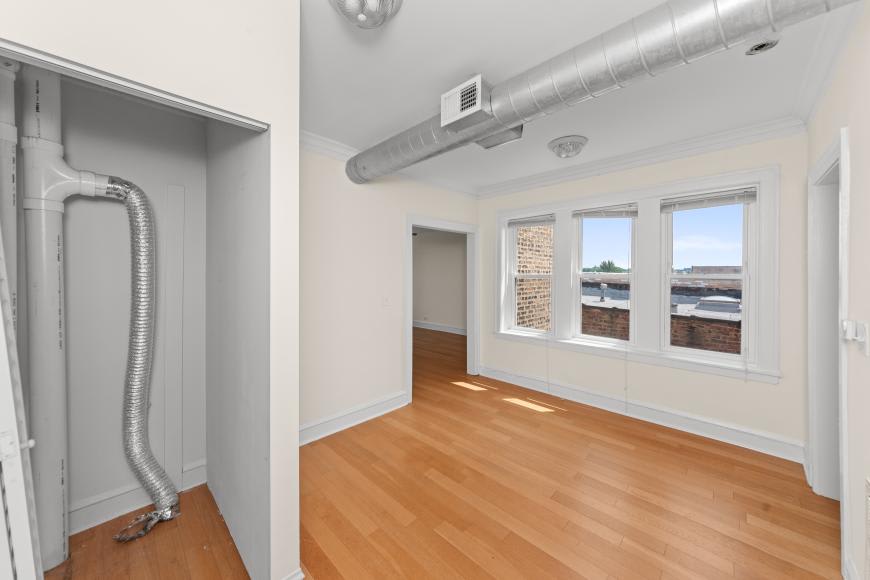 2347 West Fullerton – photo 1