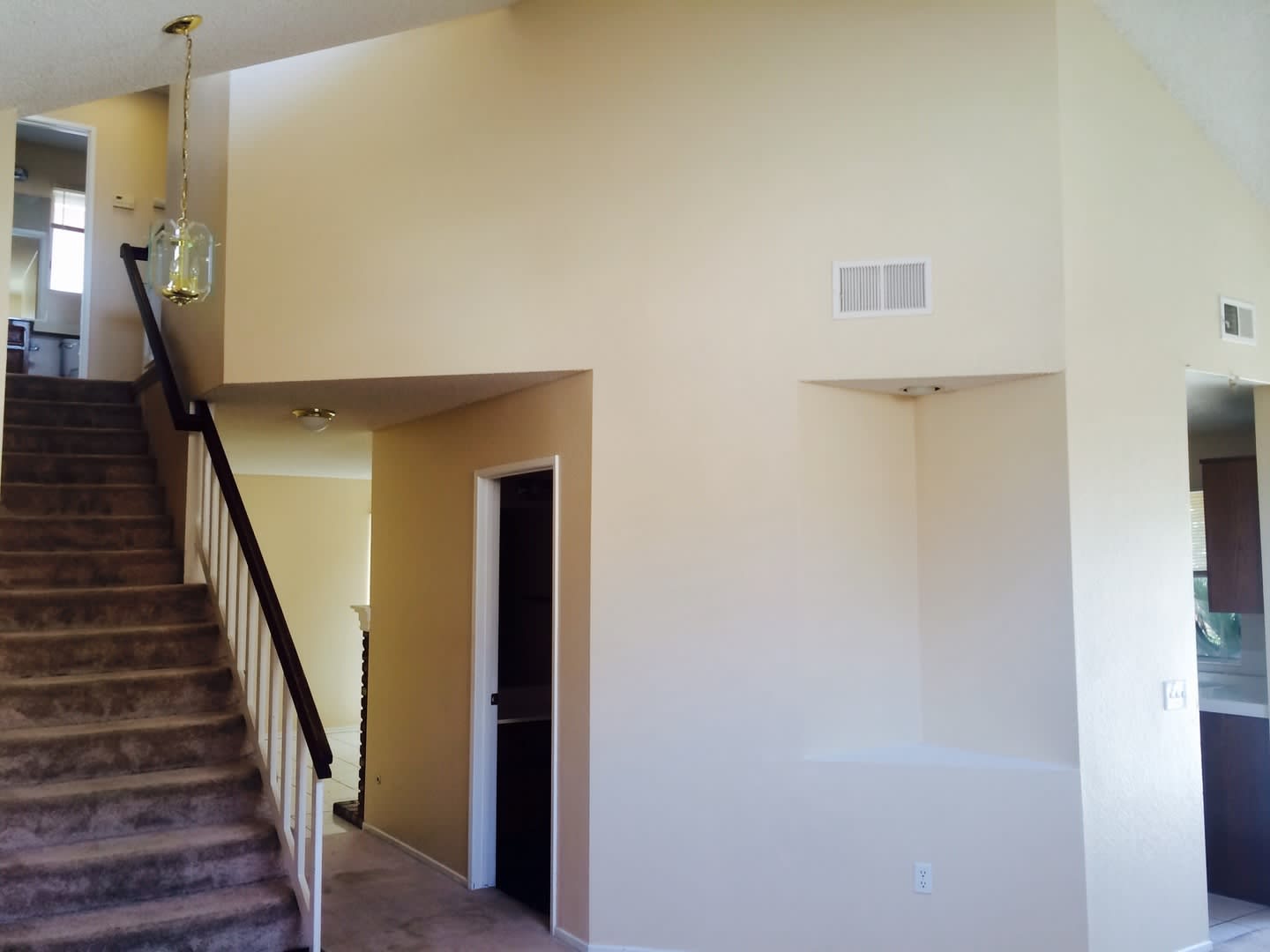 !! JUST REMODELED HOME AVAILABLE TODAYYY!! – photo 1