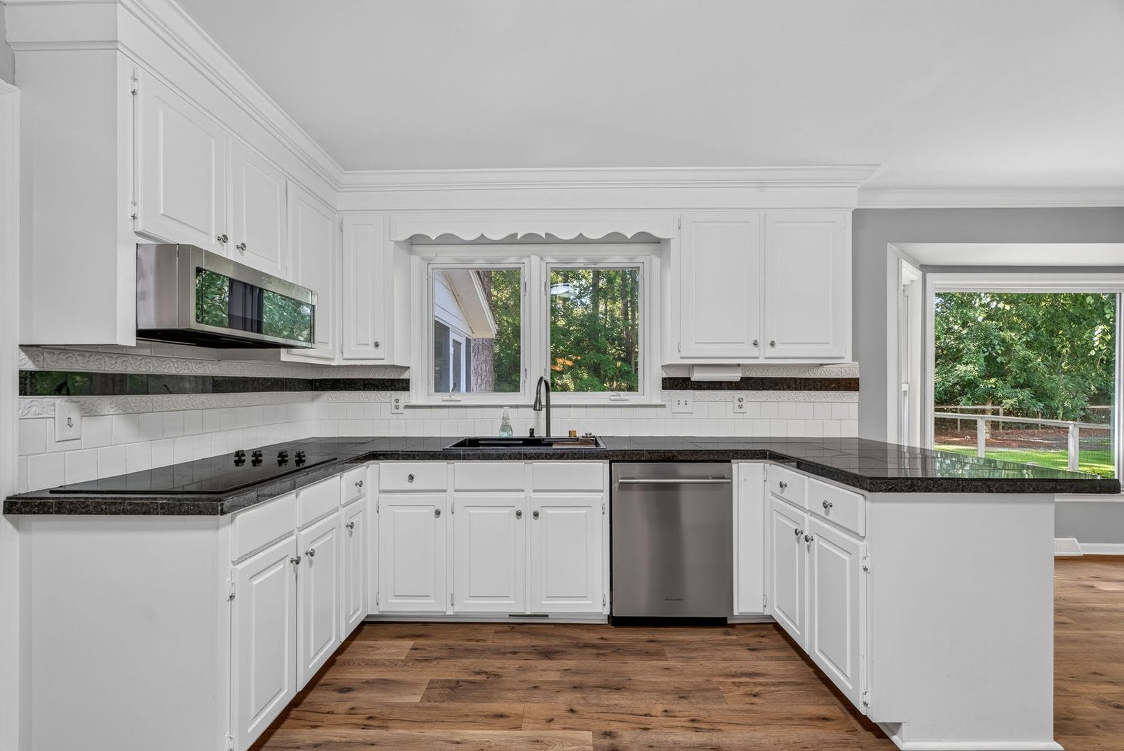 Spacious Living Near Downtown Charleston – photo 1 of 219