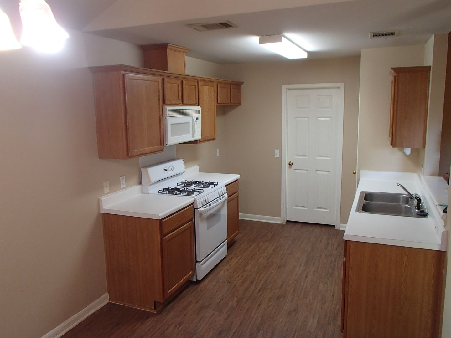 3 Bedroom 2 Bathroom Georgetown Home – photo 1