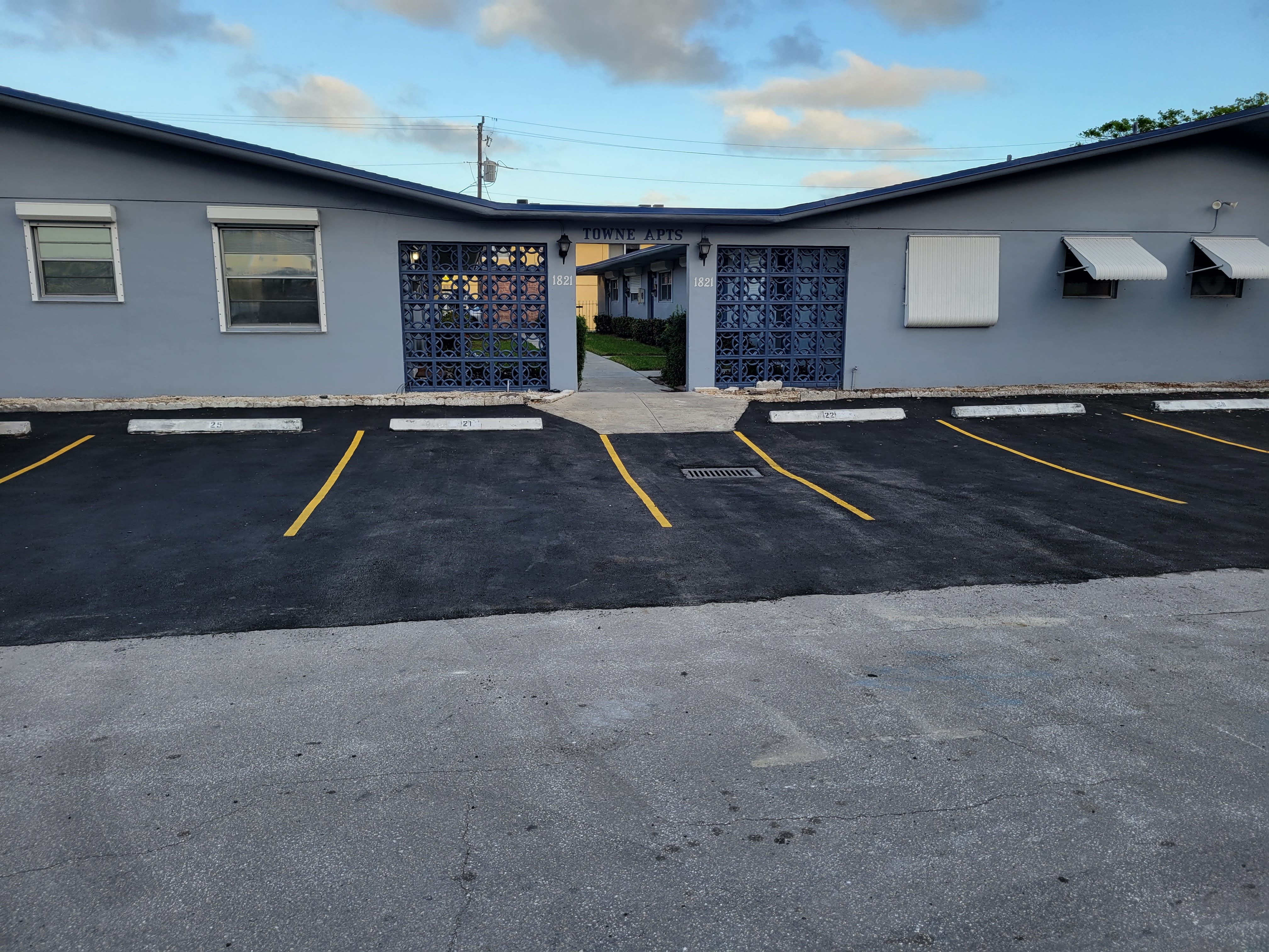 1821 N 17th Ct – photo 1