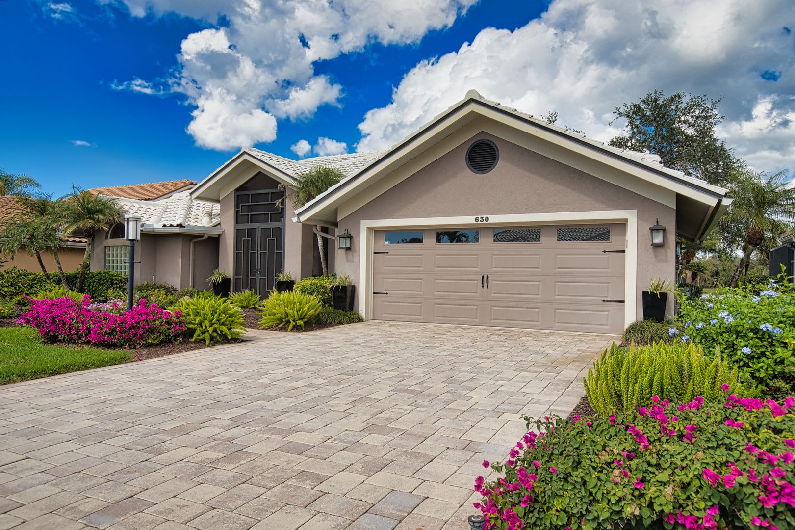 Luxury Home With Saltwater Heated Pool Spa Spectacular Golf Course Views And Includes Social Membership To The Plantation Golf And Country Club – photo 1