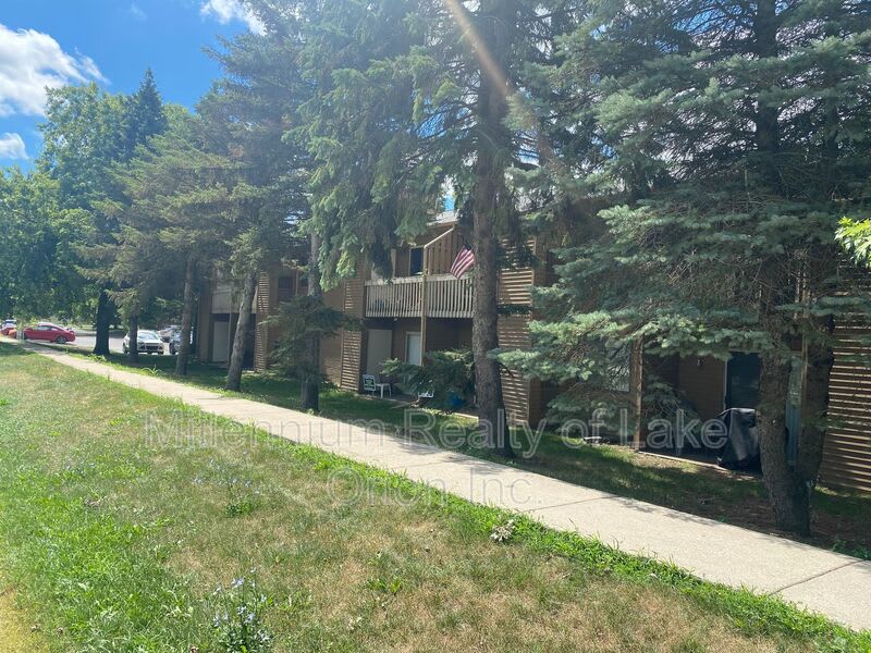Village Apartments Of Oxford – photo 1 of 9