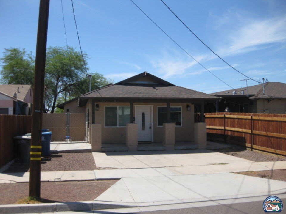 320 N G St – photo 1 of 15
