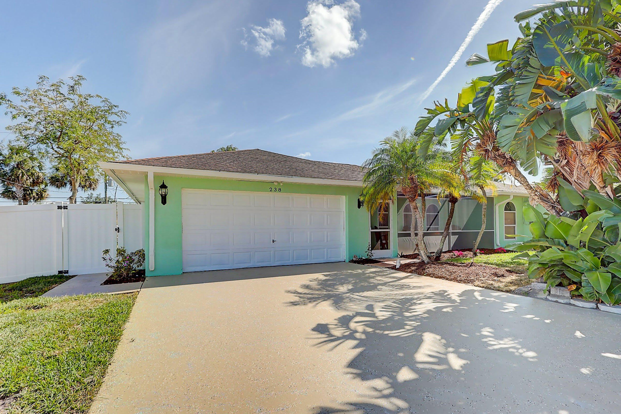 238 SW Grove Avenue – photo 1