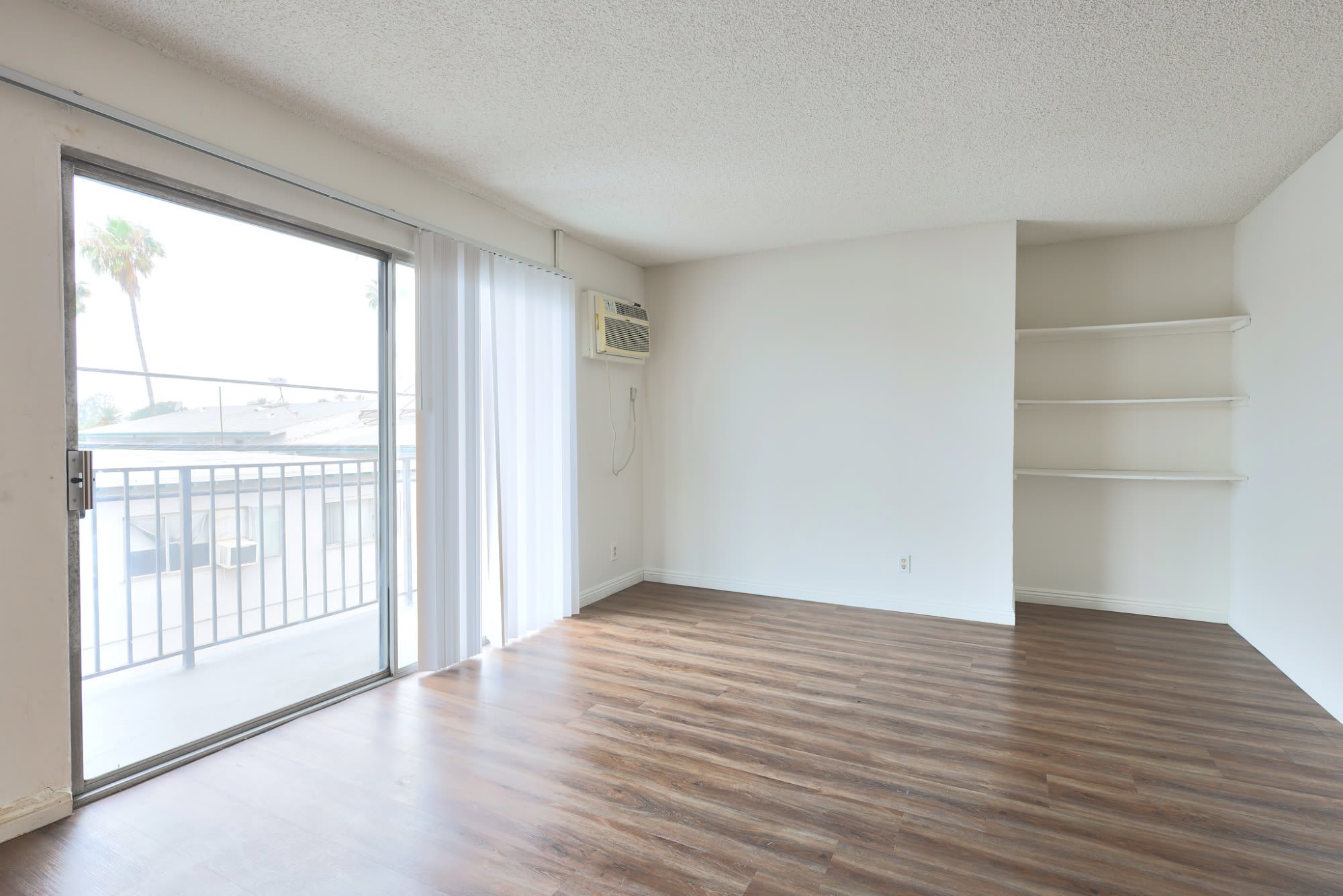 123 N Mariposa Ave – photo 1