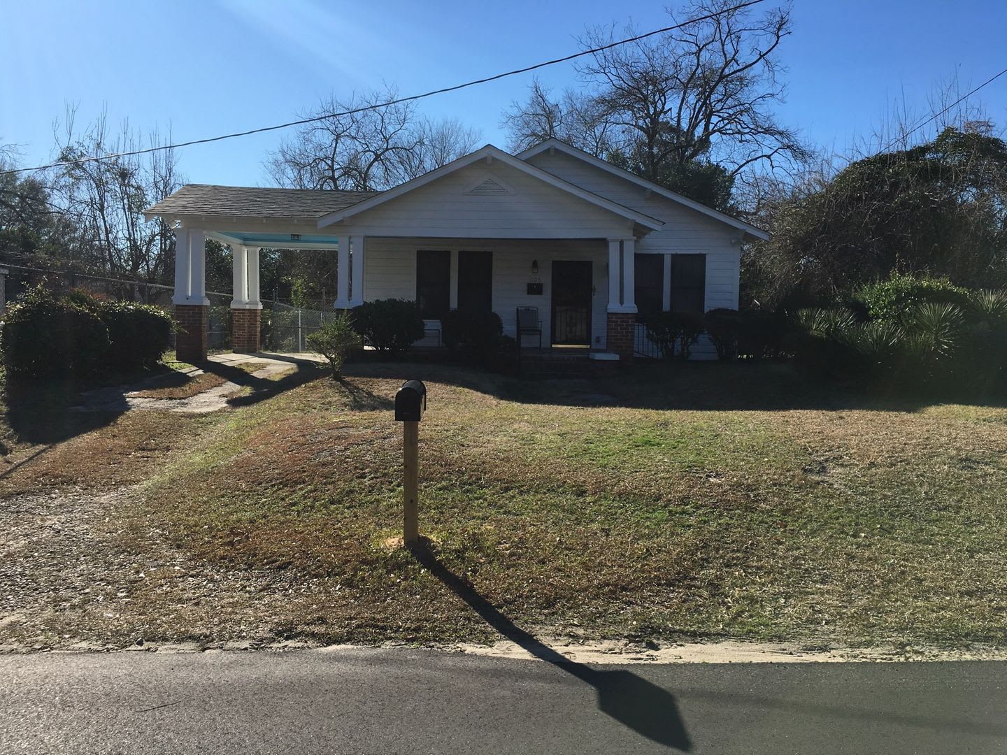 Cute Bungalow- **$200 off first months rent** – photo 1 of 6