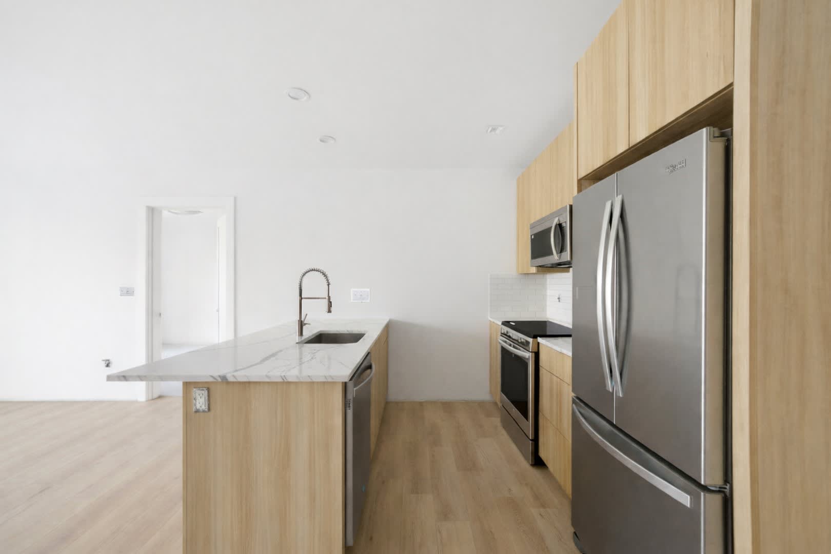 Brand New Build! 1,2,3 Beds Available!! Minutes from BU!! – photo 1